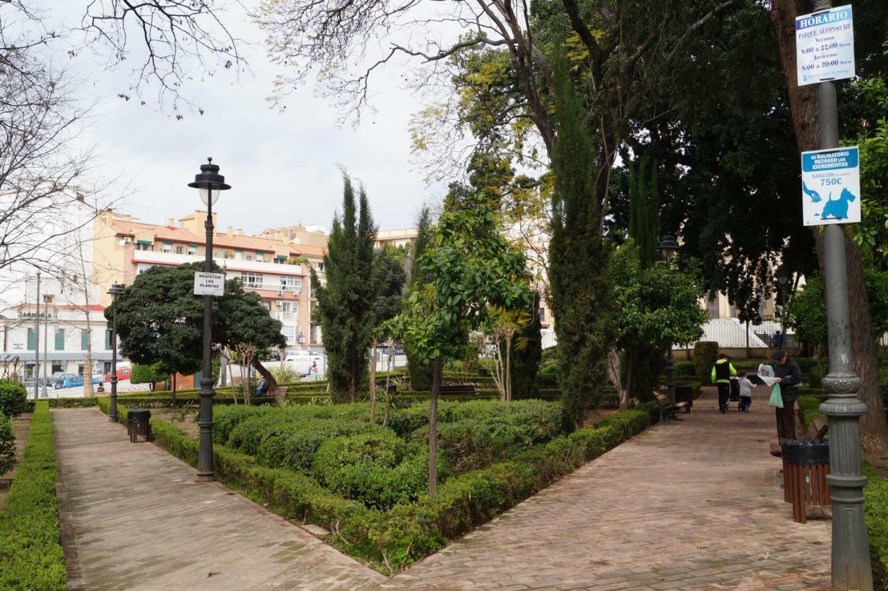 Apartamento Plaza Alfonso XII Малага Екстер'єр фото