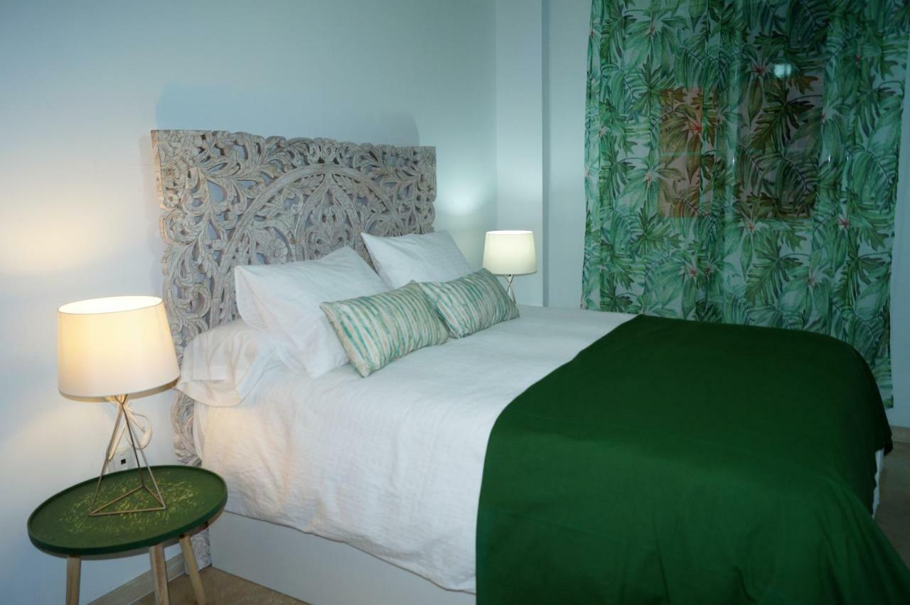 Apartamento Plaza Alfonso XII Малага Екстер'єр фото