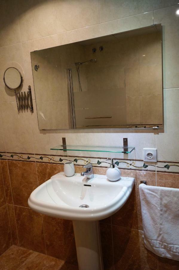 Apartamento Plaza Alfonso XII Малага Екстер'єр фото