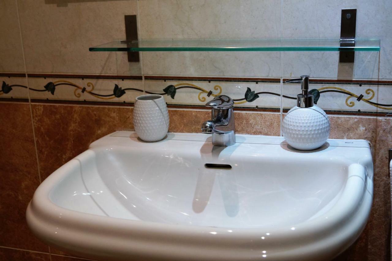 Apartamento Plaza Alfonso XII Малага Екстер'єр фото